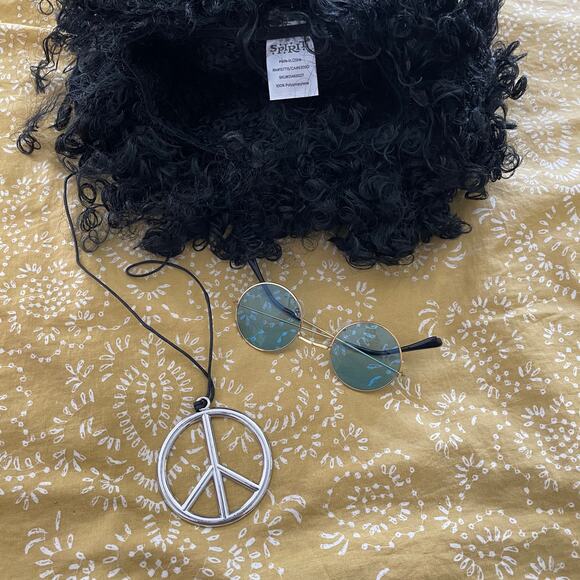 Spirit Halloween Hippie Costume XXL Adult Wig, Shirt, Glasses
Necklace 
New - Picture 9 of 12